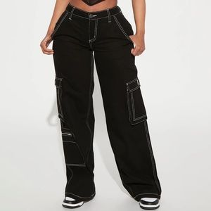 FASHION NOVA MIN RISE CARGO JEANS - BLACK